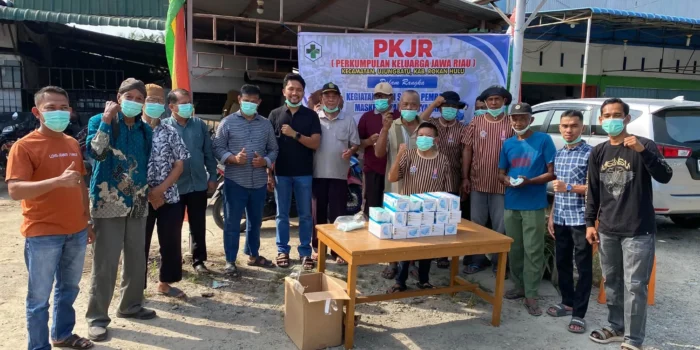 Ribuan Masker Gratis Disalurkan di Ujung Batu, Jefri Mustopa Ikut Bersama PKJR